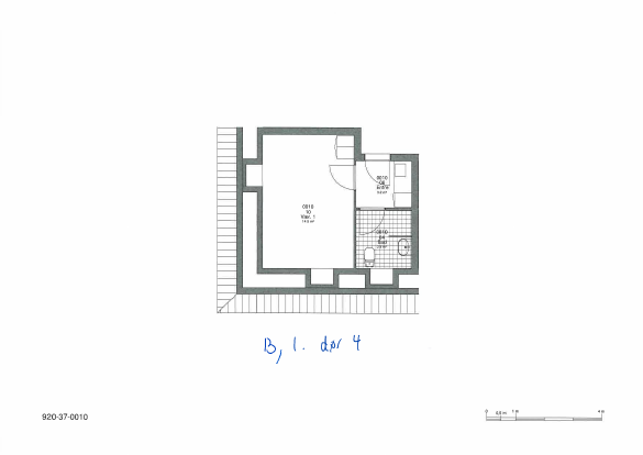 2D floor plan of an apartment, B, 1st floor, door 4, showing a main room, bathroom, entrance, and kitchen.