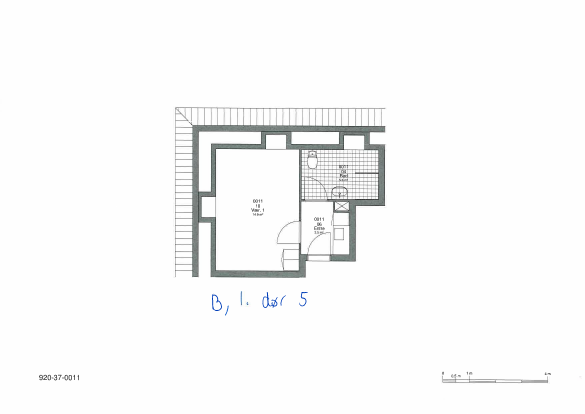 2D floor plan of an apartment, B, 1st floor, door 5, showing a main room, bathroom, entrance, and kitchen.