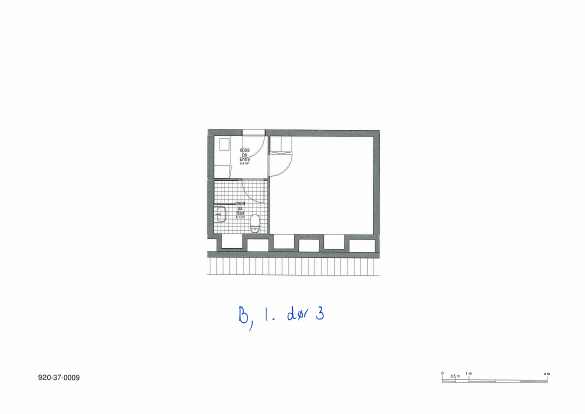2D floor plan of an apartment, B, 1st floor, door 3, showing a main room, bathroom, entrance, and kitchen.