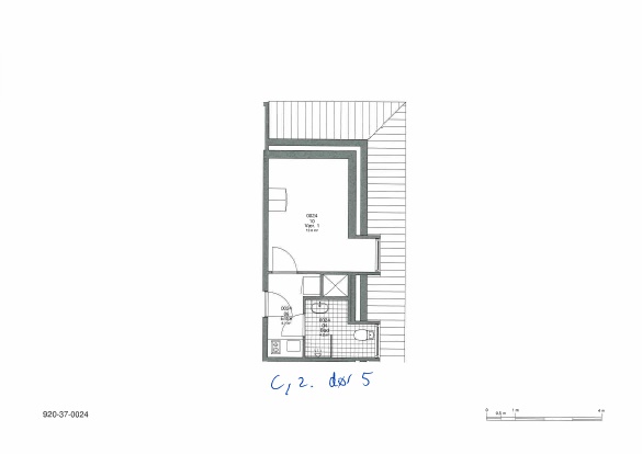 2D floor plan of an apartment, C, 2nd floor, door 5, showing a main room, bathroom, entrance, and kitchen.